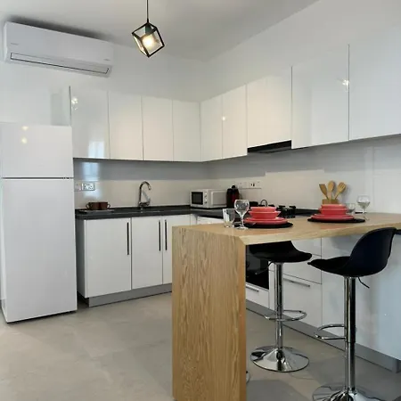 Caesar & * Perivolia tou Trikomou